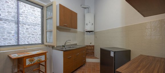 5 rooms Apartment in Cortona, Italy No. 91456 11