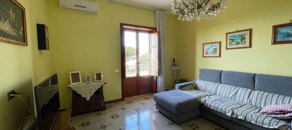 4 rooms Villa in Torre del Greco, Italy No. 2059 16