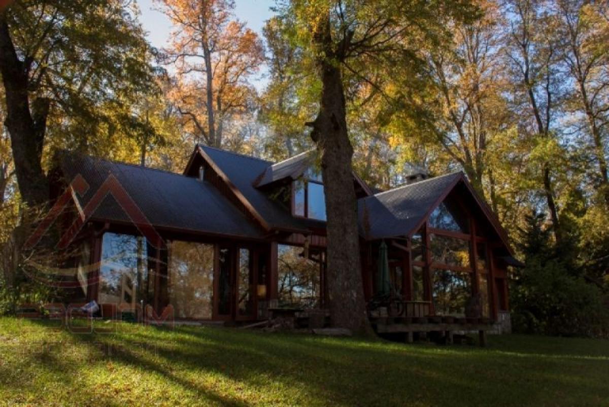 3 bedrooms House in Neuquen, Argentina No. 51760