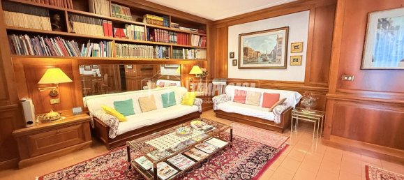 Квартира с 4 комнатами в Брешиа, Италия № 14828 10