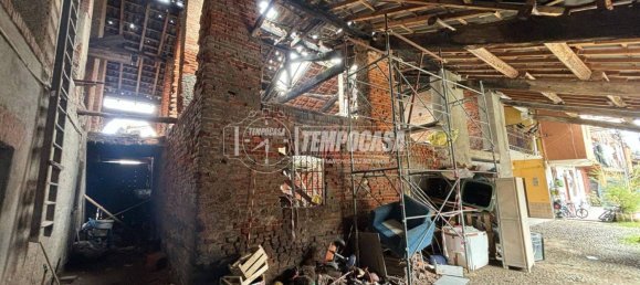 4 bedrooms House in Nova Milanese, Italy No. 107252 3