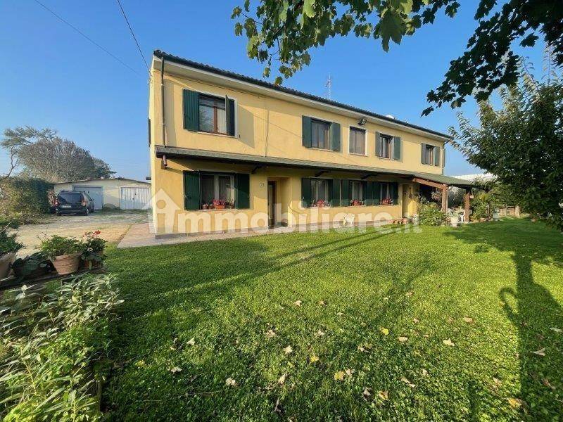 5 bedrooms Villa in Occhiobello, Italy No. 90479