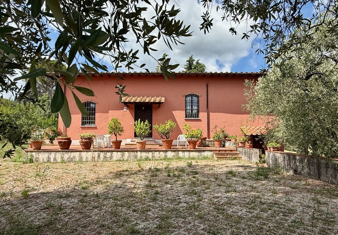 3 Schlafzimmer Villa in Lucca, Italy, Nr. 390826