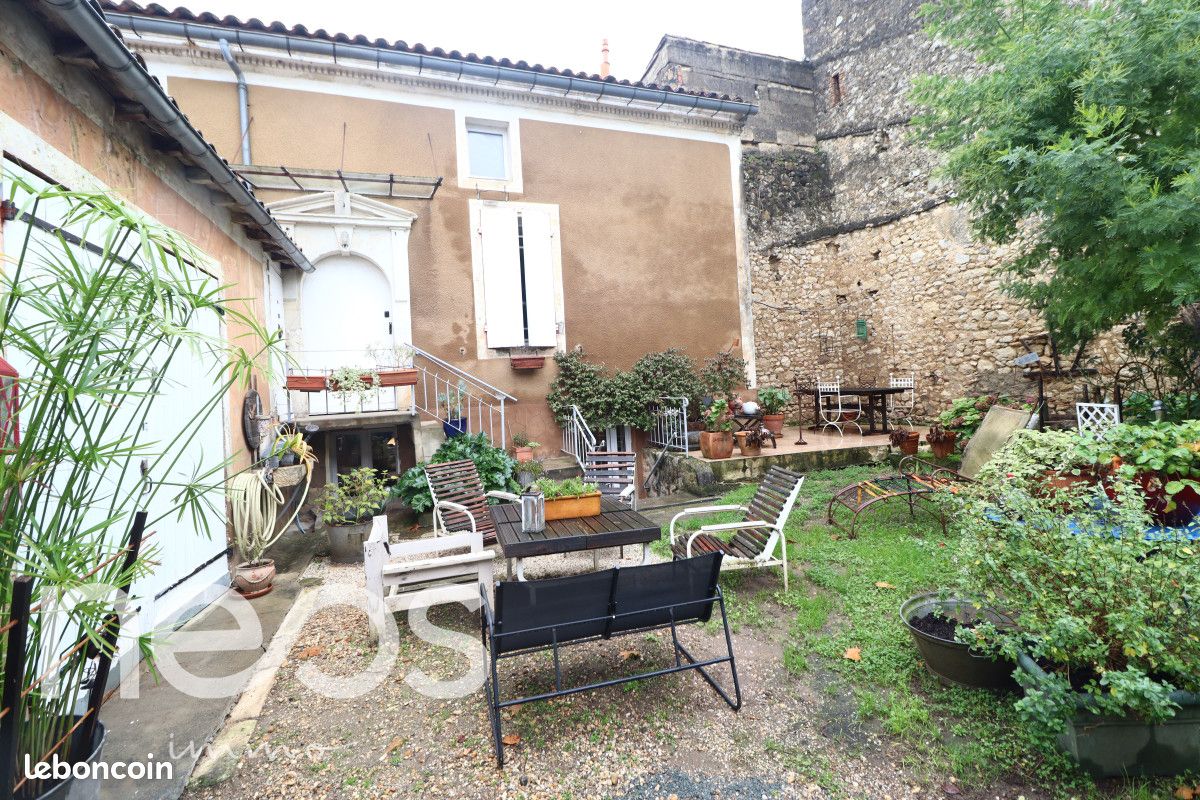 5 bedrooms House in Gironde, France No. 317403