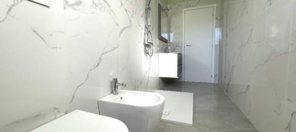 2 bedrooms Apartment in Vercelli, Italy No. 252838 6