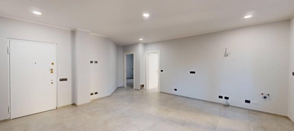 3 rooms Apartment in Turin, Italy No. 236002 2