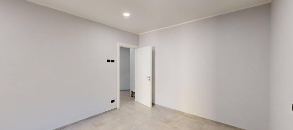 3 rooms Apartment in Turin, Italy No. 236002 8