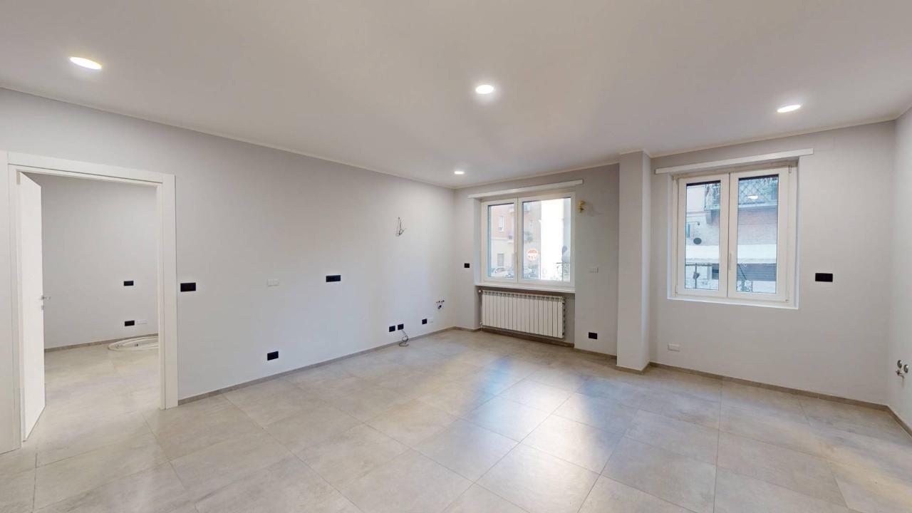 3 rooms Apartment in Turin, Italy No. 236002