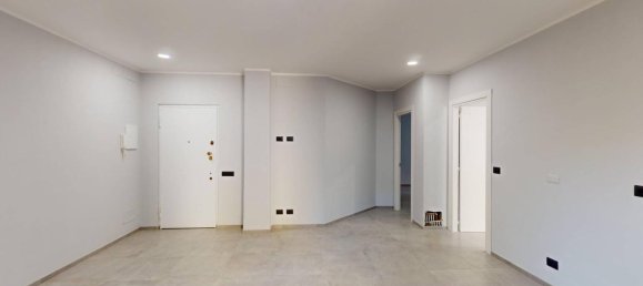 3 rooms Apartment in Turin, Italy No. 236002 3