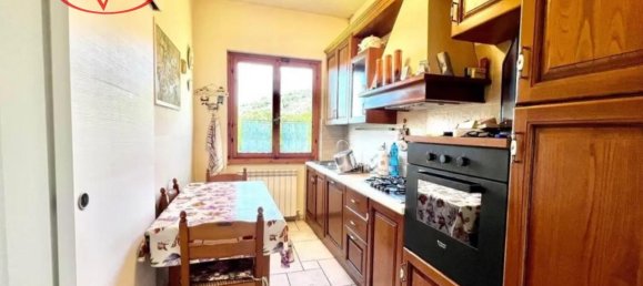 5-salle Appartement à Loro Ciuffenna, Italy No. 234213 4