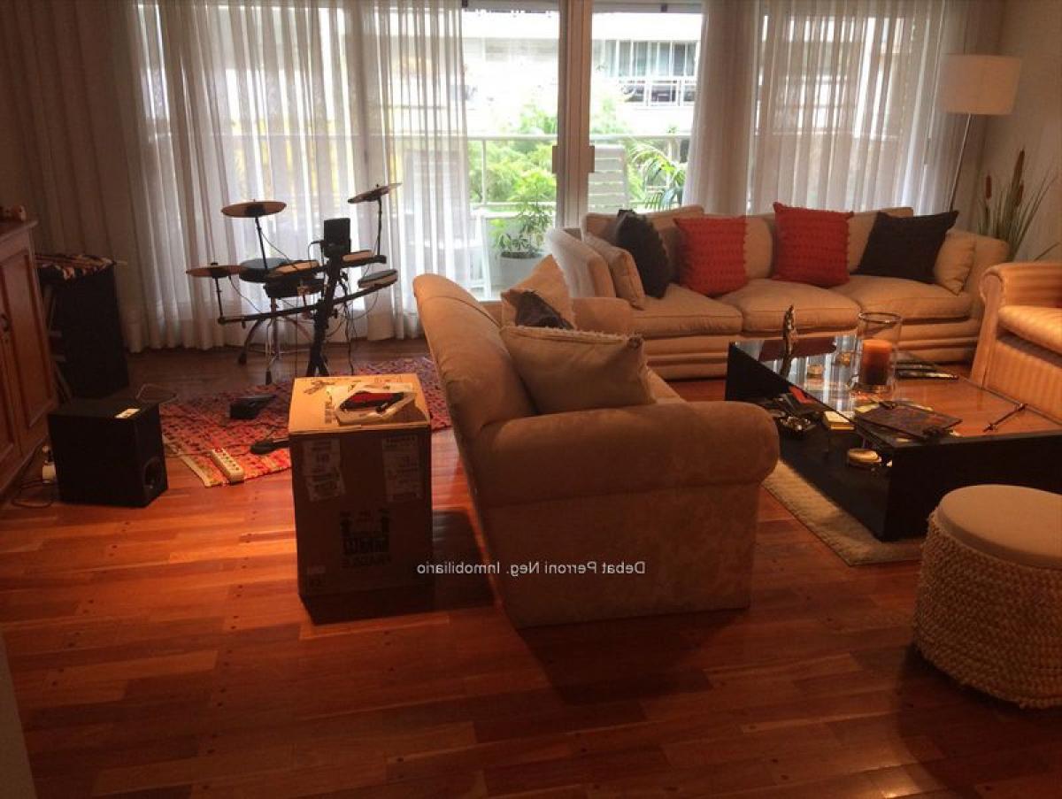 3 bedrooms Apartment in Montevideo, Uruguay No. 197