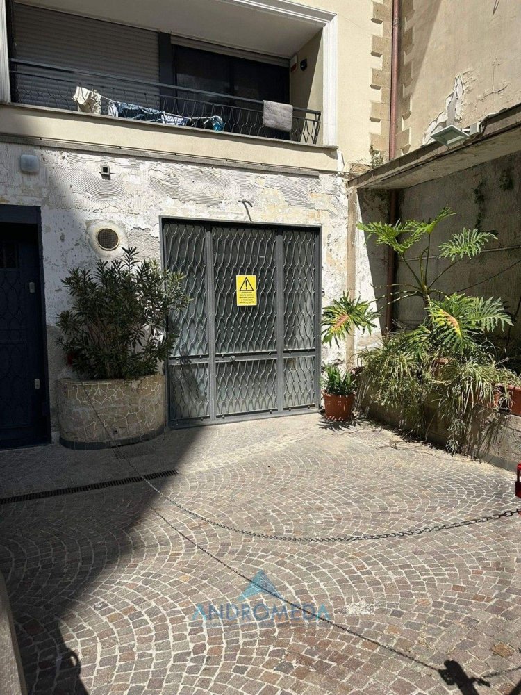 30m² Garage in Naples, Italy No. 298674