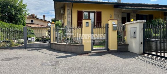 5 bedrooms Villa in Travagliato, Italy No. 375740 10