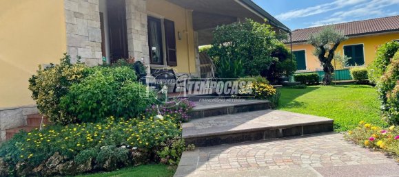 5 bedrooms Villa in Travagliato, Italy No. 375740 7