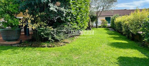 5 bedrooms Villa in Travagliato, Italy No. 375740 3