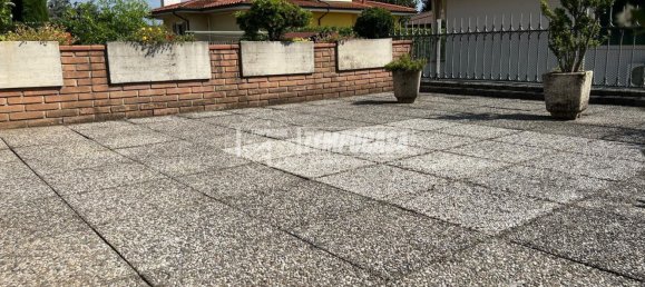 5 bedrooms Villa in Travagliato, Italy No. 375740 17