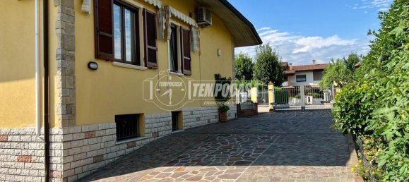 5 bedrooms Villa in Travagliato, Italy No. 375740 27