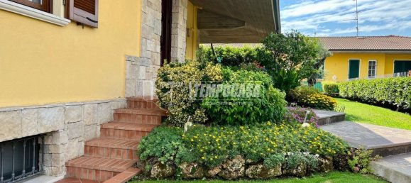 5 bedrooms Villa in Travagliato, Italy No. 375740 8