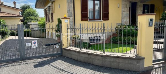 5 bedrooms Villa in Travagliato, Italy No. 375740 11