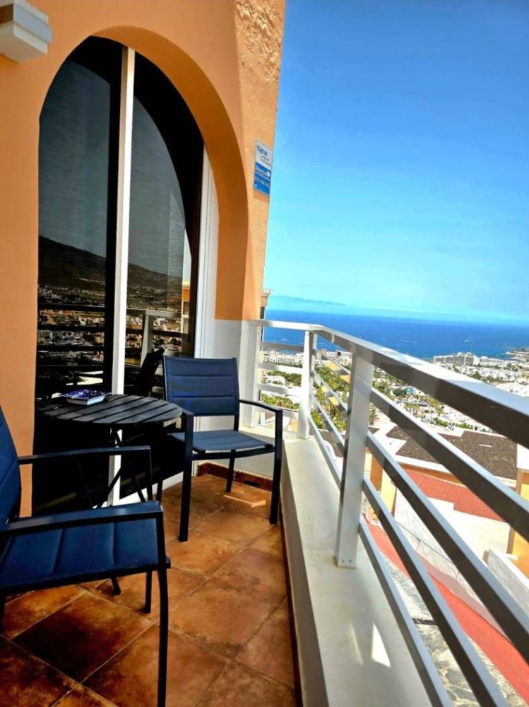 5 bedrooms Townhouse in Adeje, Spain No. 83445