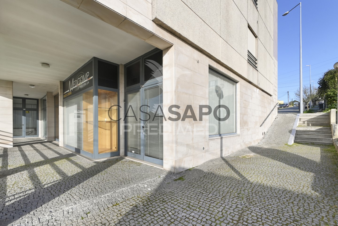 84m² Commercial property in Quarteira, Portugal No. 204242