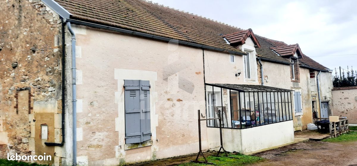 3 chambres Maison à Ouanne, France No. 192289