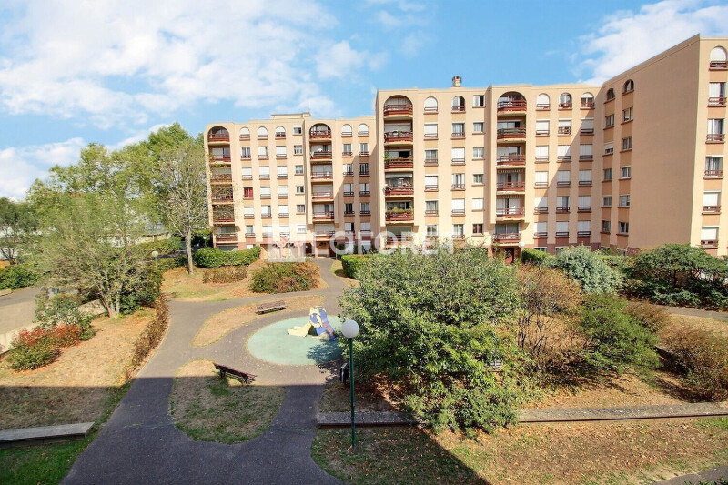 Квартира с 3 спальнями в Женвилье, Франция № 141948