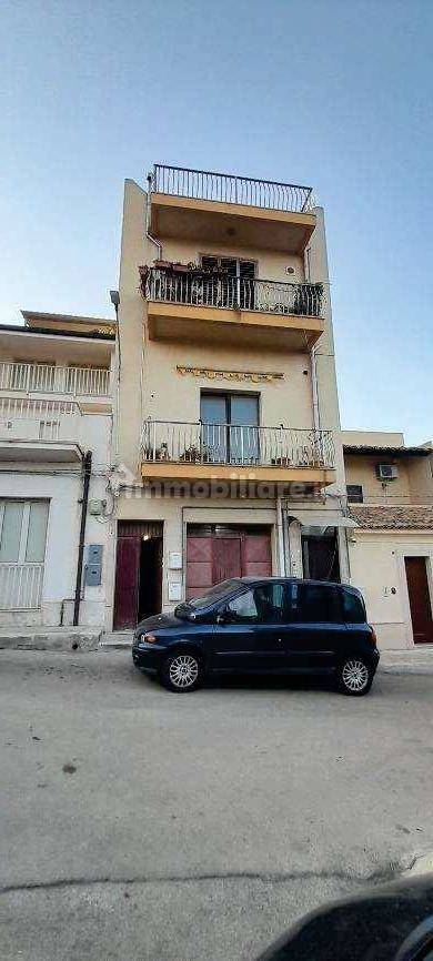 5 rooms Apartment in Vittoria, Italy No. 350849