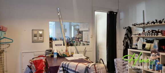 94m² Commercial property in Bourges, France No. 60828 3