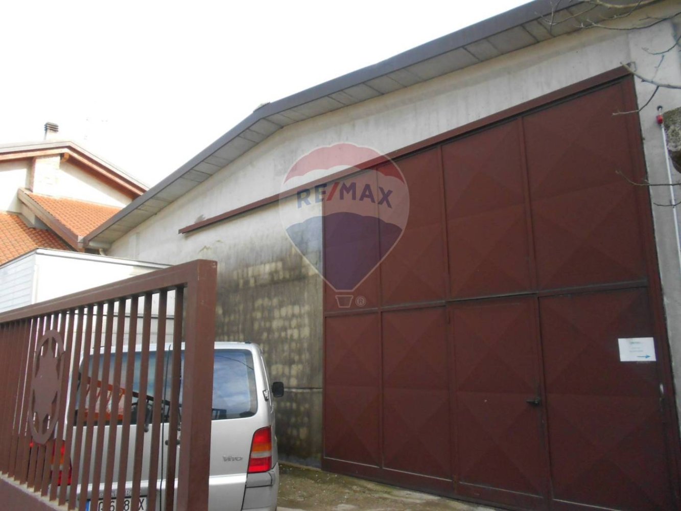 280m² Warehouse in Oleggio, Italy No. 379355
