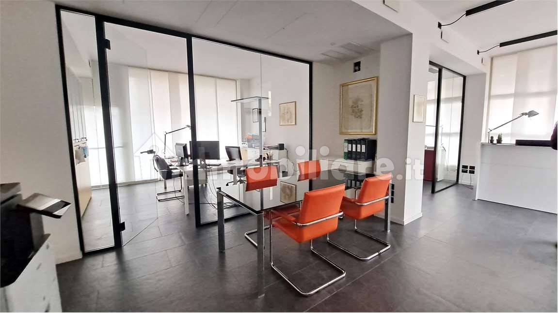 Escritório de 5 divisões em Trento, Italy N.º 89089