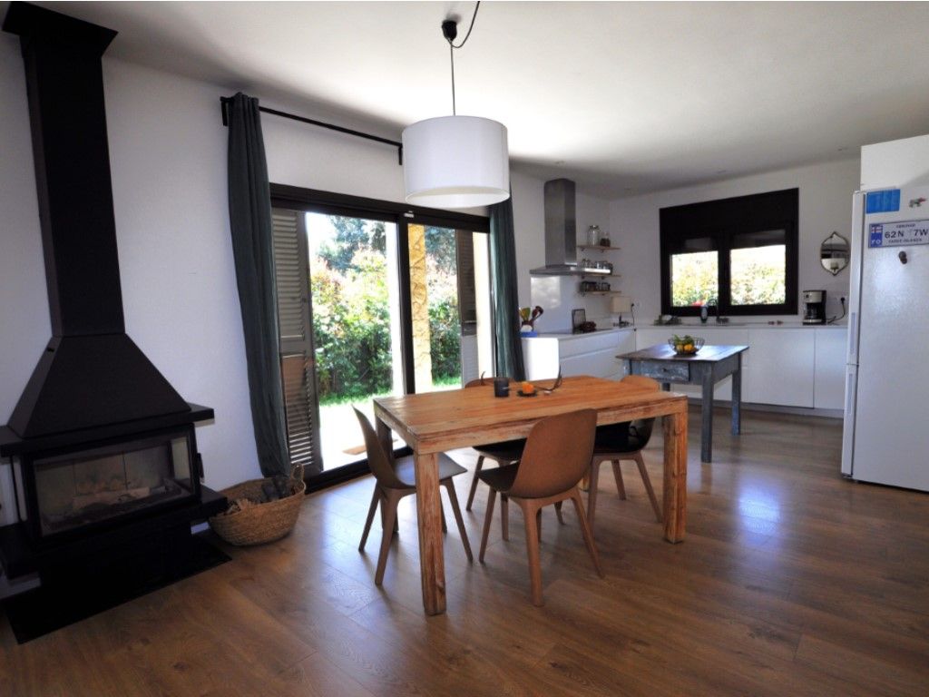 Casa de 4 dormitorios en Gerona, Spain No. 196265