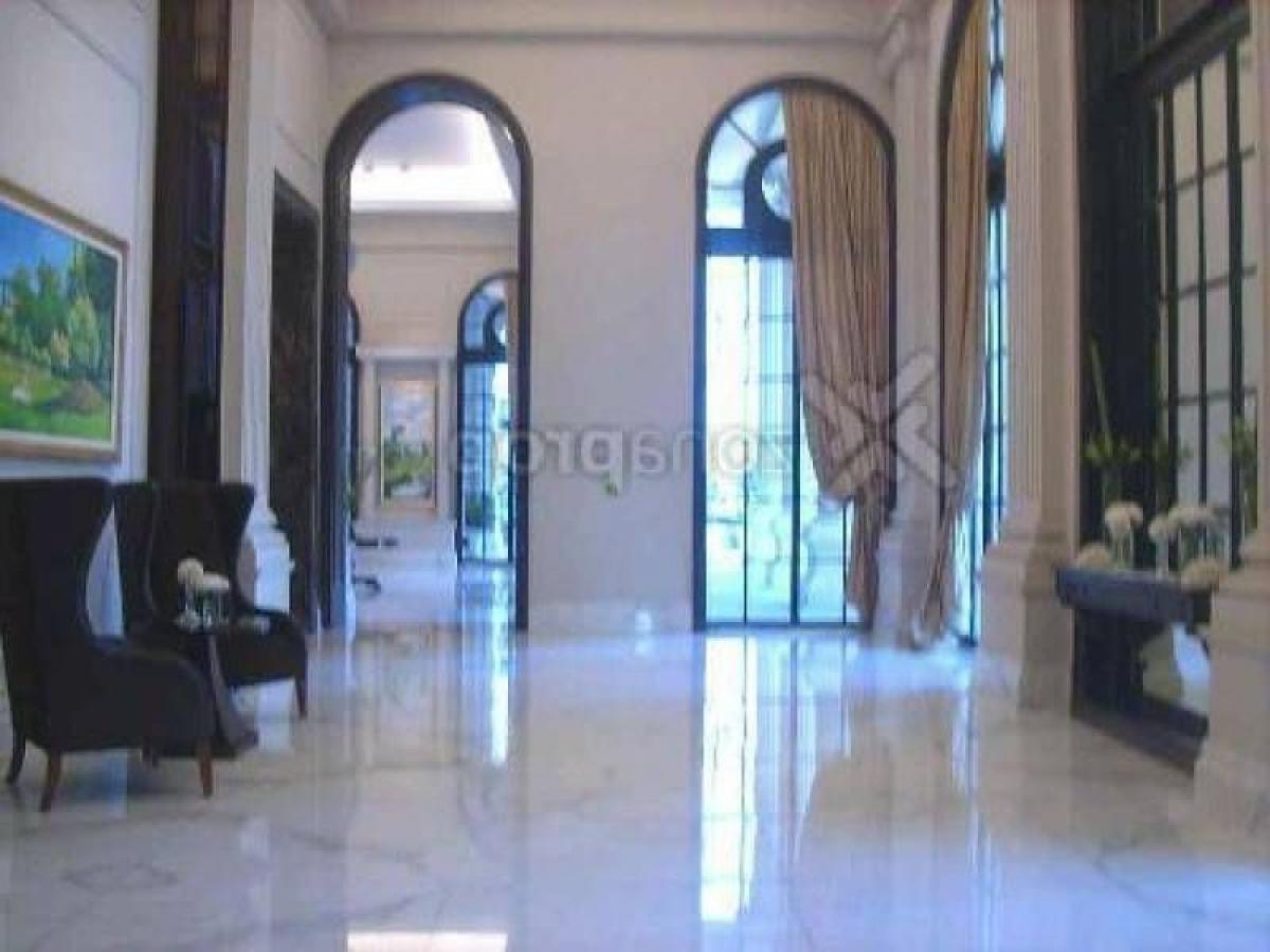 4 bedrooms Apartment in Buenos Aires, Argentina No. 81093