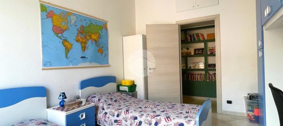 Apartamento de 2 dormitorios en Corsico, Italy No. 353082 11