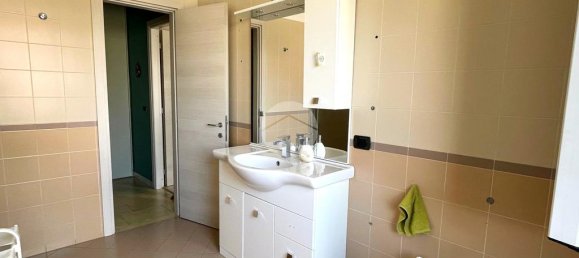 Apartamento de 2 dormitorios en Corsico, Italy No. 353082 29