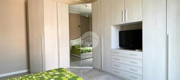 Apartamento de 2 dormitorios en Corsico, Italy No. 353082 10