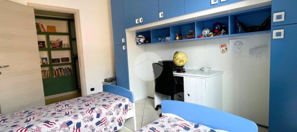 Apartamento de 2 dormitorios en Corsico, Italy No. 353082 12