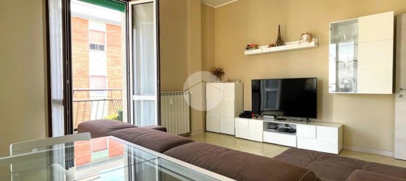 Apartamento de 2 dormitorios en Corsico, Italy No. 353082 4