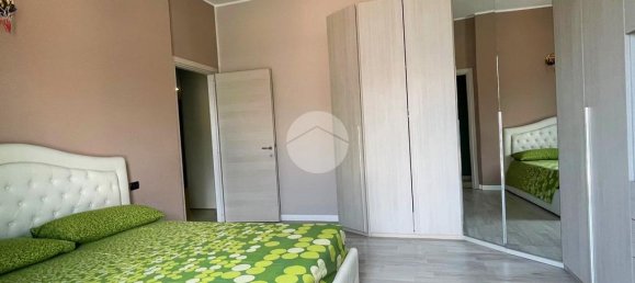 Apartamento de 2 dormitorios en Corsico, Italy No. 353082 9