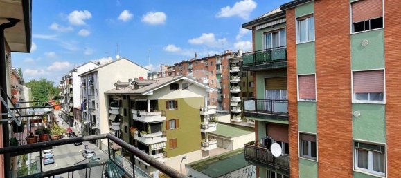Apartamento de 2 dormitorios en Corsico, Italy No. 353082 22
