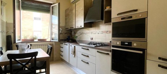 Apartamento de 2 dormitorios en Corsico, Italy No. 353082 6