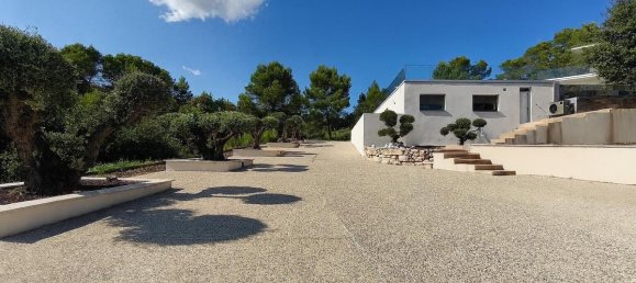 5 bedrooms Villa in Nimes, France No. 297911 14