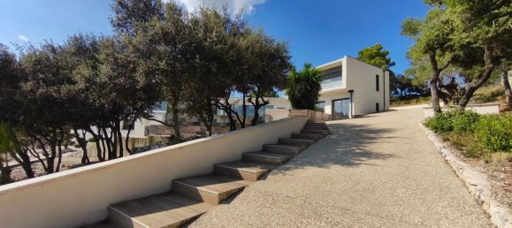 5 bedrooms Villa in Nimes, France No. 297911 10