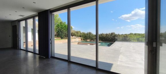 5 bedrooms Villa in Nimes, France No. 297911 4