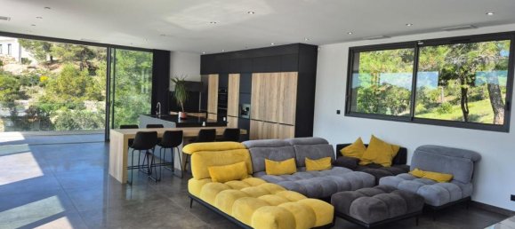 5 bedrooms Villa in Nimes, France No. 297911 3