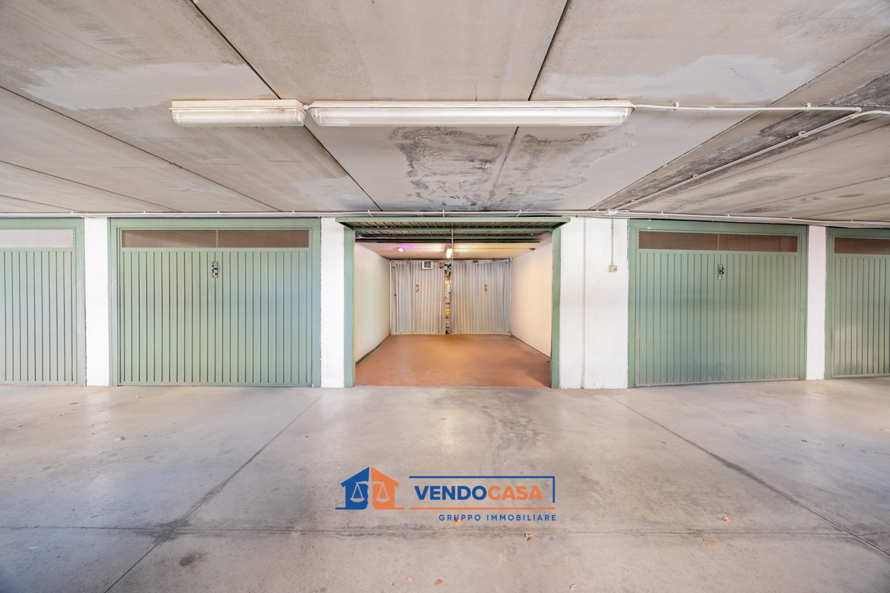 1 room Garage in Imperia, Italy No. 265091