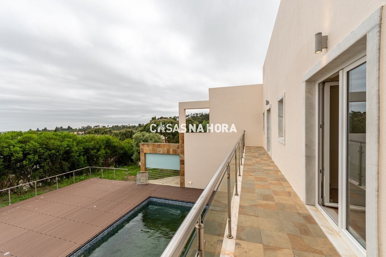 4 bedrooms Villa in Casal de Cambra, Portugal No. 163966