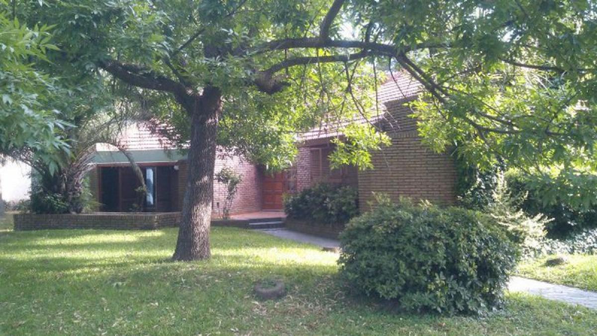 4 bedrooms House in Presidente Peron, Argentina No. 93620