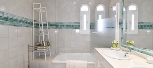 5 bedrooms Villa in Cadiz, Spain No. 147961 26