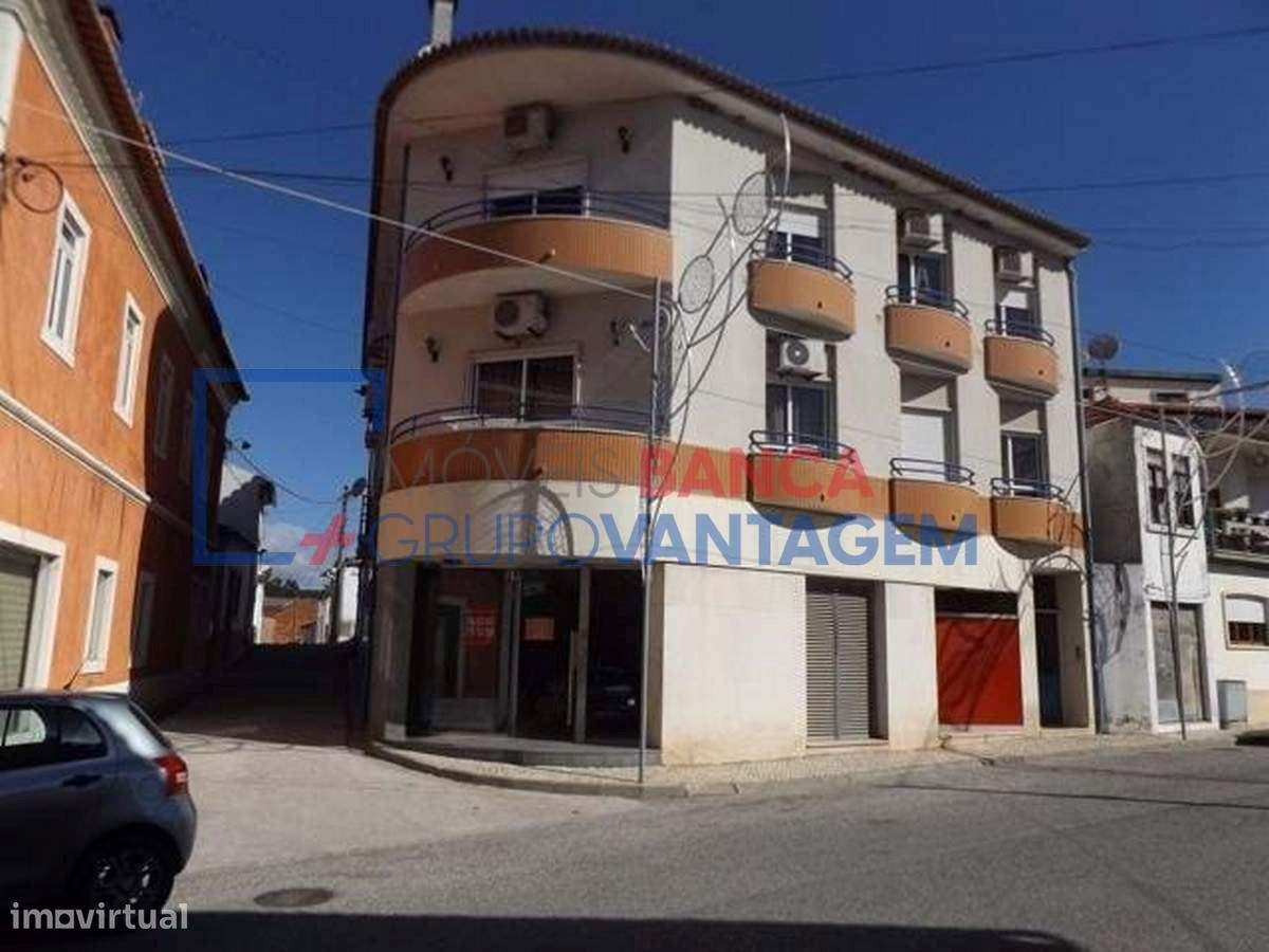 Propriété commerciale à Santarem, Portugal 242m² No. 71666